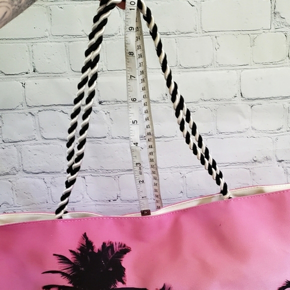 Palm Tree Beach Tote - Pink, Black & White- AVON - Picture 7 of 11